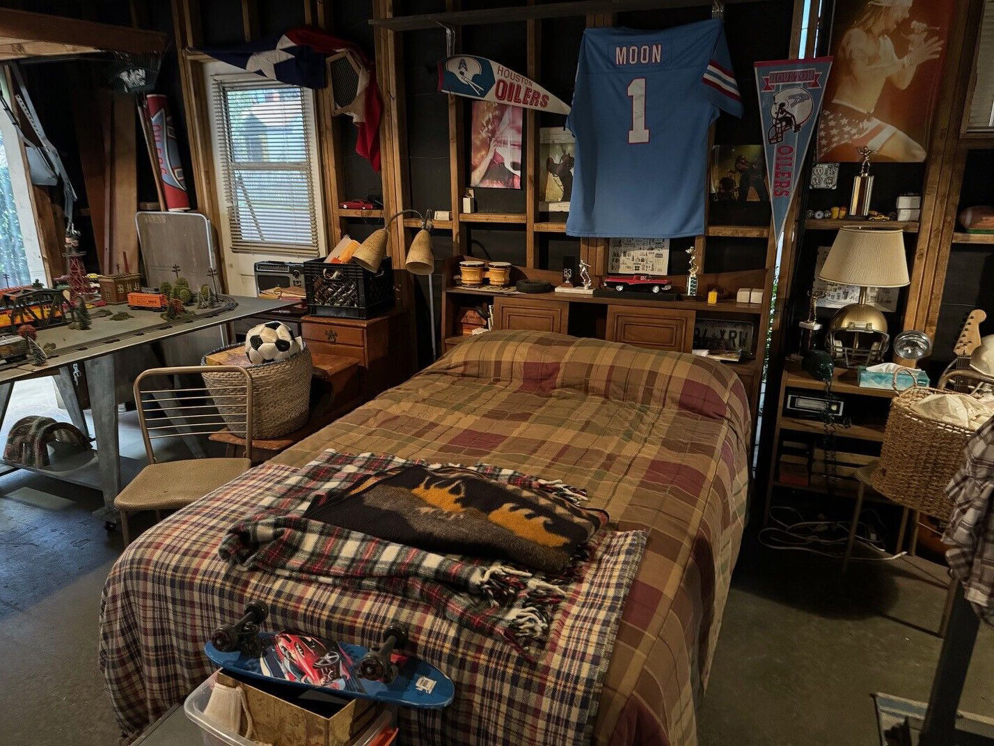 Young Sheldon - Georgie bedroom